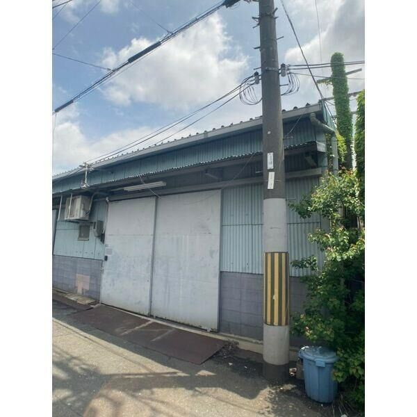 八尾市高美町６丁目の倉庫の外観