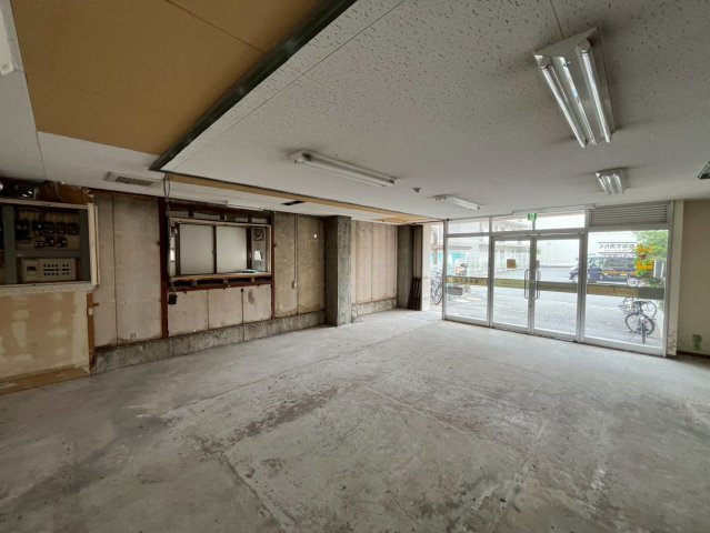 大阪市生野区巽中１丁目の店舗事務所のロビー