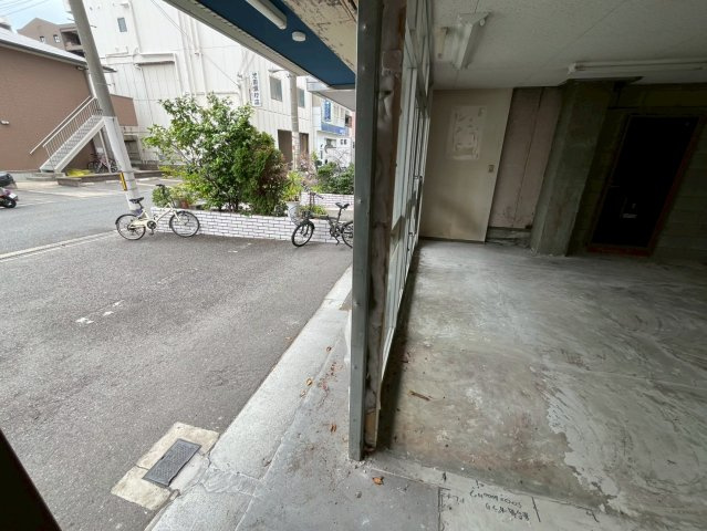 大阪市生野区巽中１丁目の店舗事務所の駐車場