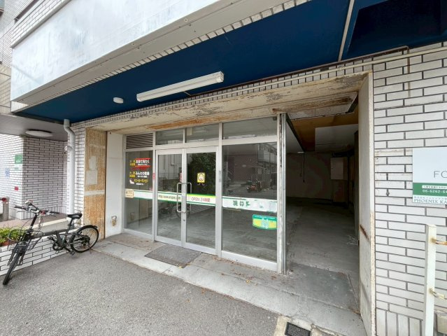大阪市生野区巽中１丁目の店舗事務所のエントランス
