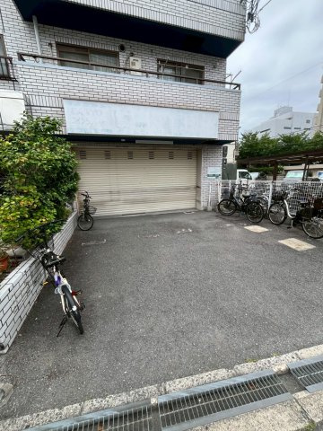 大阪市生野区巽中１丁目の店舗事務所の駐車場