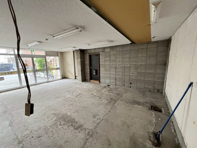 大阪市生野区巽中１丁目の店舗事務所のロビー