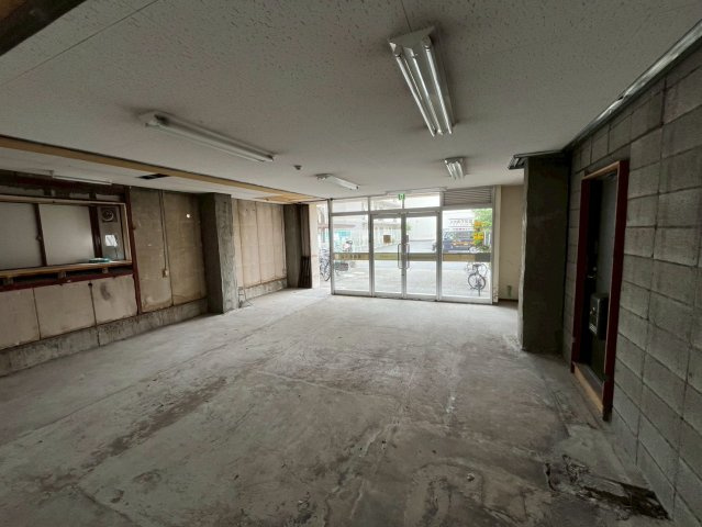 大阪市生野区巽中１丁目の店舗事務所のロビー