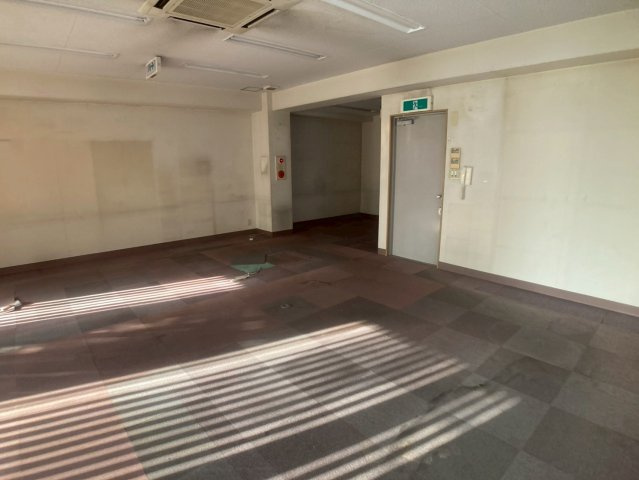 大阪市西成区岸里３丁目の店舗事務所の洋室