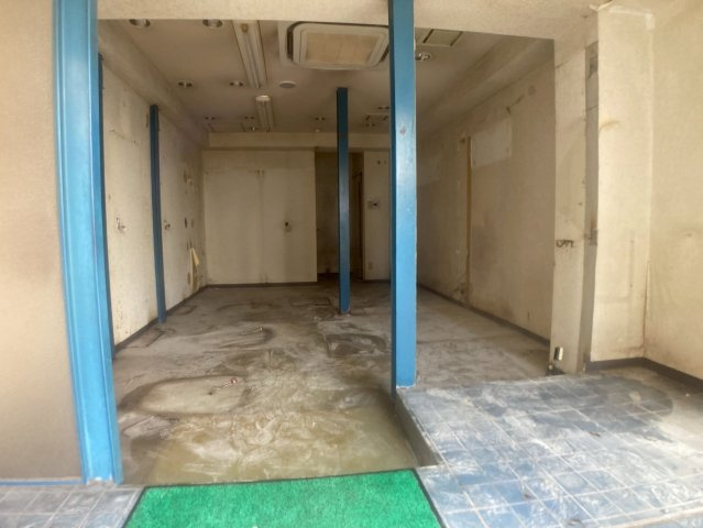 シャトー京橋の駐車場