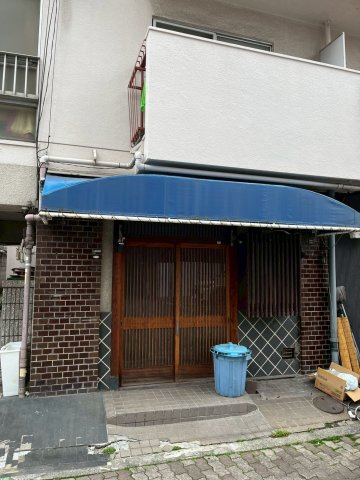 大阪市生野区新今里２丁目の店舗一部のエントランス