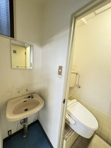 大阪市中央区和泉町１丁目の事務所の洗面所
