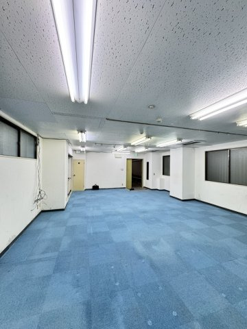 大阪市中央区和泉町１丁目の事務所のロビー