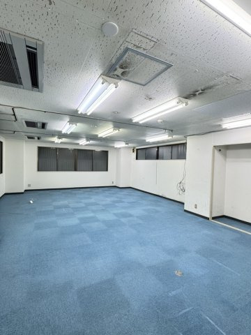 大阪市中央区和泉町１丁目の事務所の駐車場
