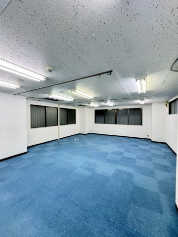 大阪市中央区和泉町１丁目の事務所の駐車場