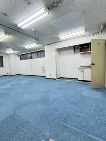 大阪市中央区和泉町１丁目の事務所の駐車場