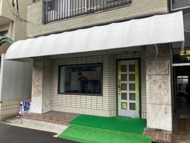大阪市東淀川区豊新１丁目の店舗事務所のエントランス