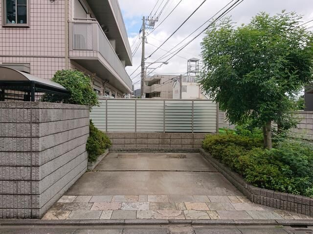 バニラージュ野崎の駐車場