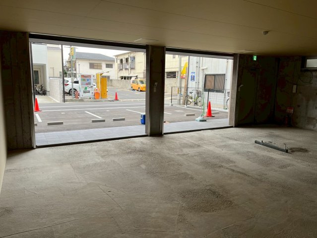 大阪市生野区桃谷５丁目の店舗事務所の駐車場
