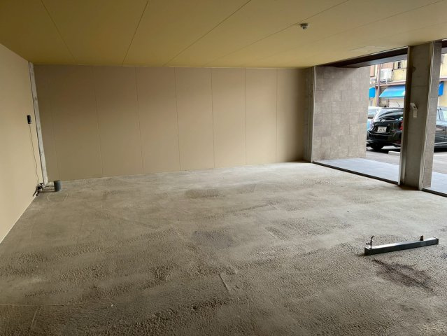 大阪市生野区桃谷５丁目の店舗事務所の駐車場
