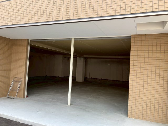 大阪市東成区神路３丁目の店舗事務所のエントランス