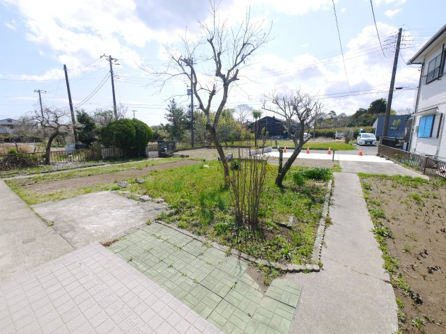 長生郡白子町幸治　中古戸建の庭|内外装リフォーム済み令和7年3月 敷地約144坪３SLDK 駐車4台可 海まで直進距離で約500m