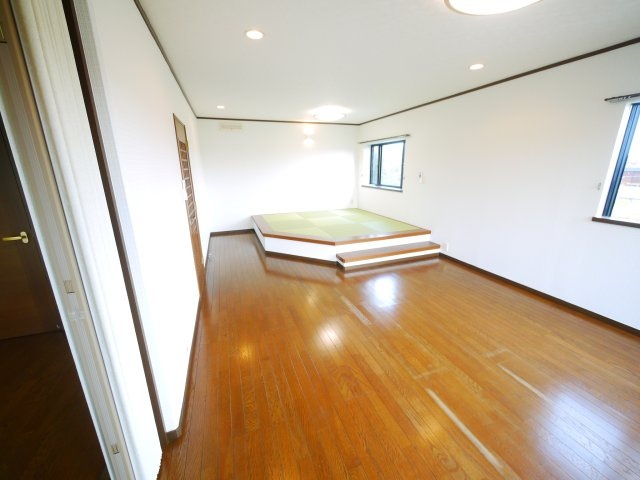 長生郡白子町幸治　中古戸建の洋室|内外装リフォーム済み令和7年3月 敷地約144坪３SLDK 駐車4台可 海まで直進距離で約500m