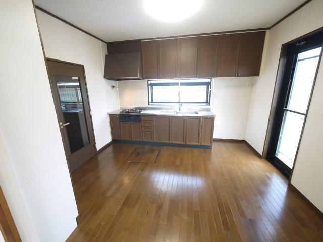 長生郡白子町幸治　中古戸建の居間・リビング|内外装リフォーム済み令和7年3月 敷地約144坪３SLDK 駐車4台可 海まで直進距離で約500m
