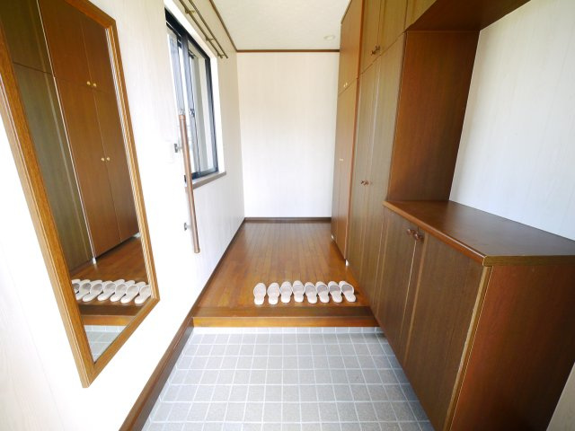 長生郡白子町幸治　中古戸建の玄関|内外装リフォーム済み令和7年3月 敷地約144坪３SLDK 駐車4台可 海まで直進距離で約500m