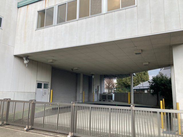 守口市金田町２丁目の倉庫のエントランス