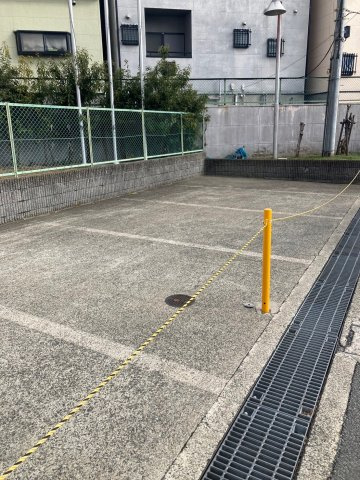 守口市金田町２丁目の倉庫の駐車場