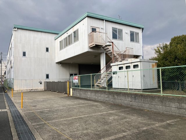守口市金田町２丁目の倉庫の駐車場