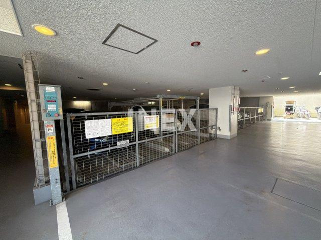 横浜市中区石川町２丁目の賃貸マンションの駐車場