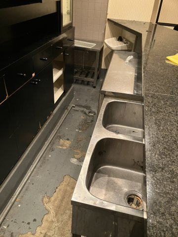八尾市本町７丁目の店舗事務所の駐車場
