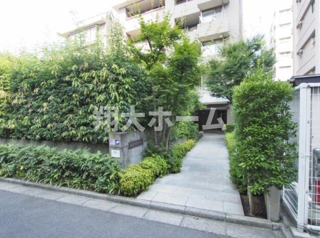 新宿７丁目ハイライズのエントランス