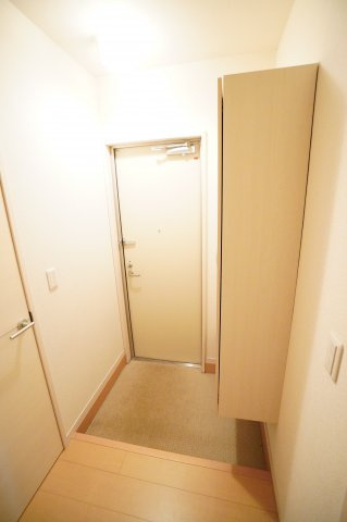 【玄関】 | スプリングフォレスト B | ※同物件・反転タイプの写真です。