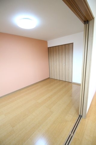 Orange Sunset の寝室|開放的な寝室です