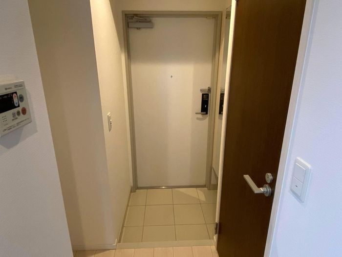 D-room早稲田の玄関