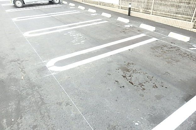 レジデンスＹＡＳＵの駐車場