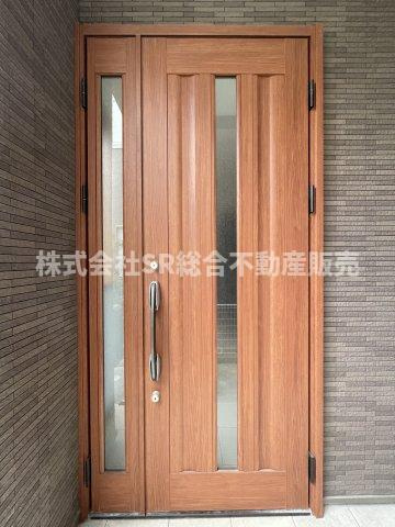 高井田中1丁目中古戸建の玄関|弊社は中古戸建のご紹介、その後のリフォームのご提案、
賃貸物件のご紹介、すべてご対応可能です。
お客様にあったプランをご提案致します。
まずはお問合せ下さいませ。
