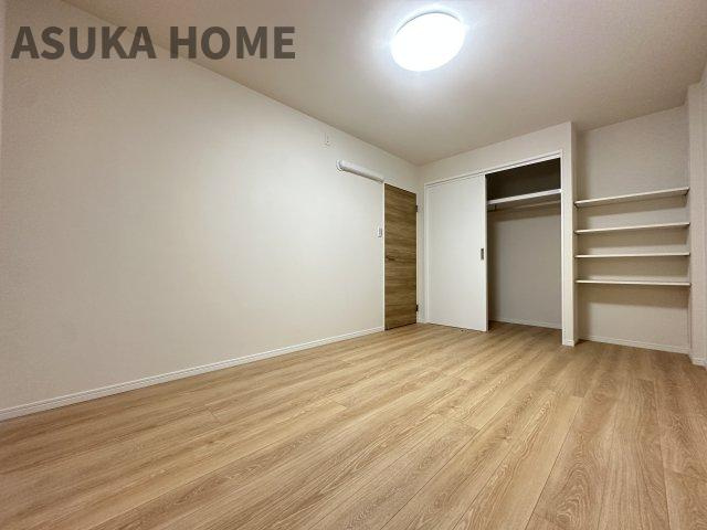 山手ガーデンハイツの洋室|シンプルですっきりとした居心地の良い雰囲気の空間です。自分好みのインテリアで過ごしてくださいね。