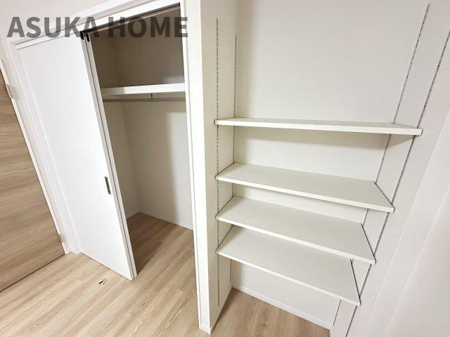 山手ガーデンハイツの収納|棚の位置を変える事で収納できる種類や物が増えるのは嬉しいですね。