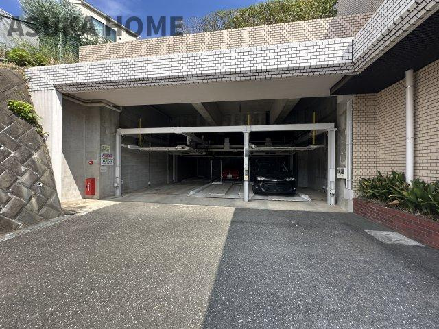 山手ガーデンハイツの駐車場|駐車場の空き状況については、その都度、確認いたしますのでお気軽にお聞きください。