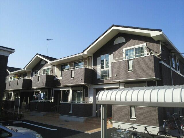 稲城市大丸のアパートの外観