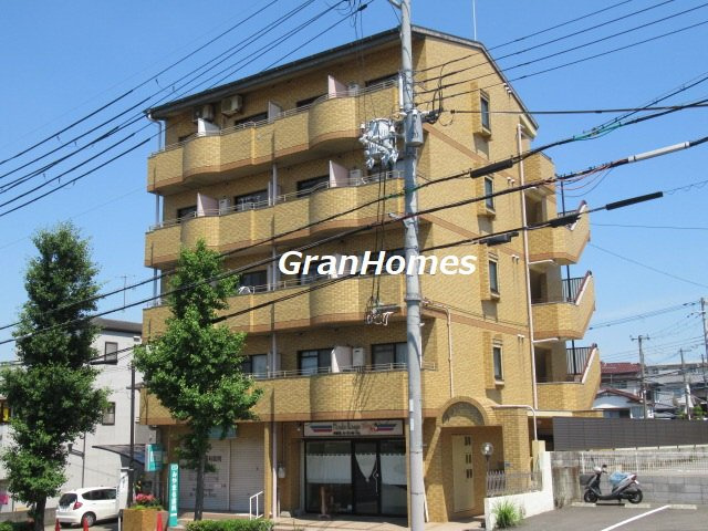 プリンス小束山の外観