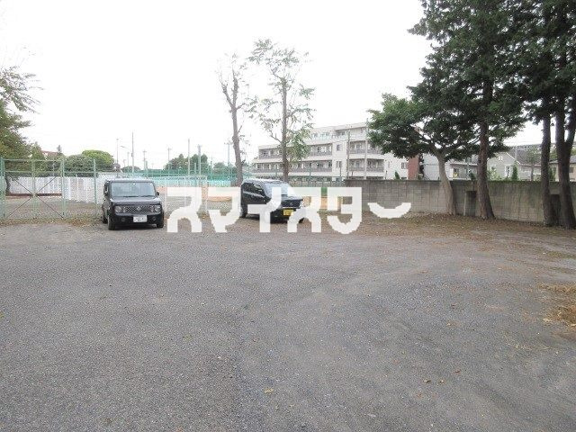 アレイタチヒ３号棟の駐車場