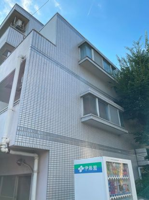クラウンパレス与野本町のエントランス