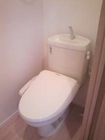 狛江市和泉本町１丁目のアパートのトイレ