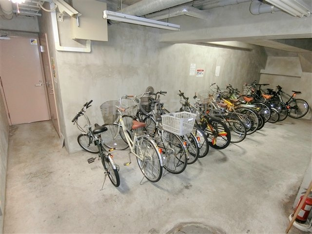 リヴシティ平和島のその他共用部分|屋根付き駐輪場！