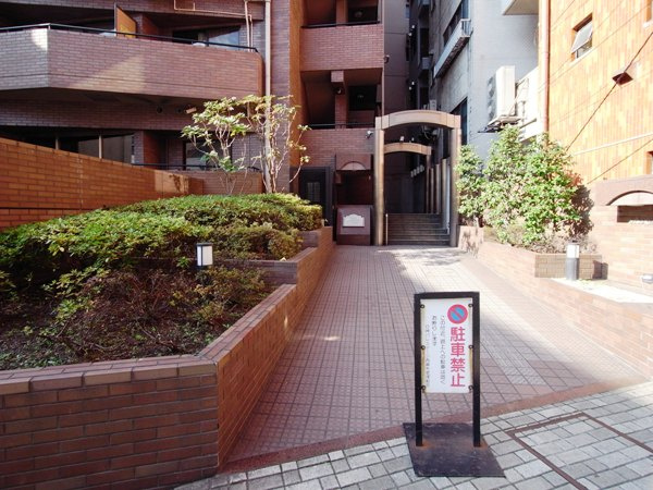 日神パレステージ西麻布のエントランス|日神パレステージ西麻布：「六本木」駅徒歩９分！