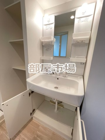 Pine Well'sの洗面所|収納