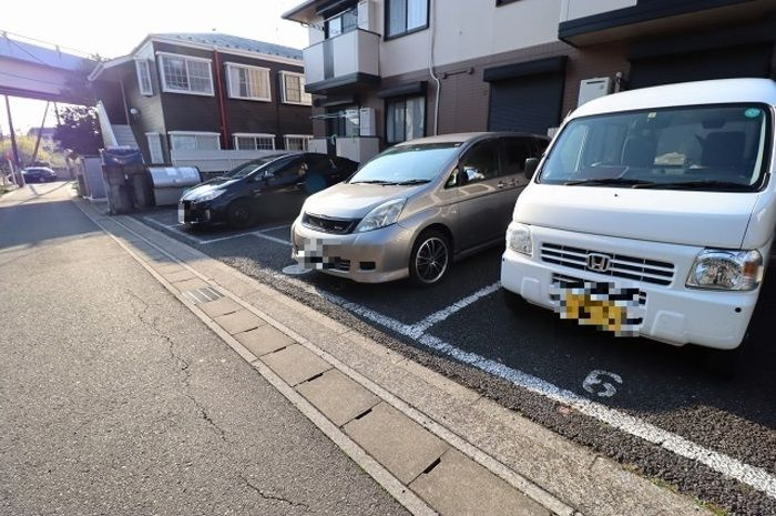 メゾン・ド・ルミエールの駐車場