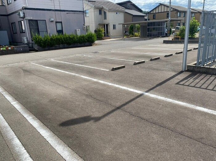 フルール渕町の駐車場