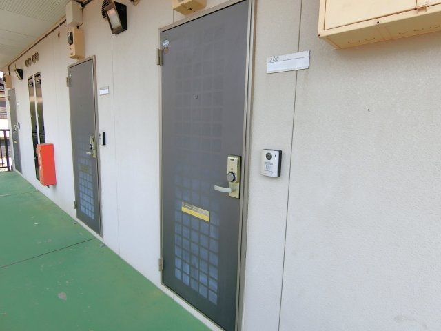 ファミール斎正の玄関