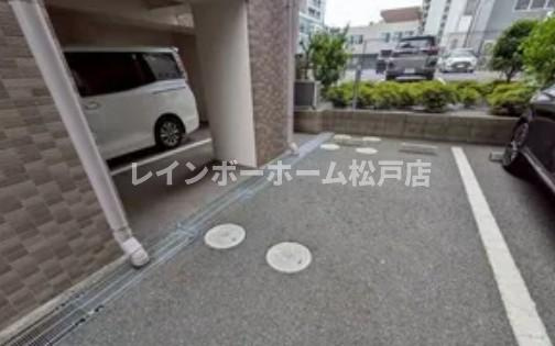 ラグジュアリーガーデン東松戸の駐車場|駐車場完備です